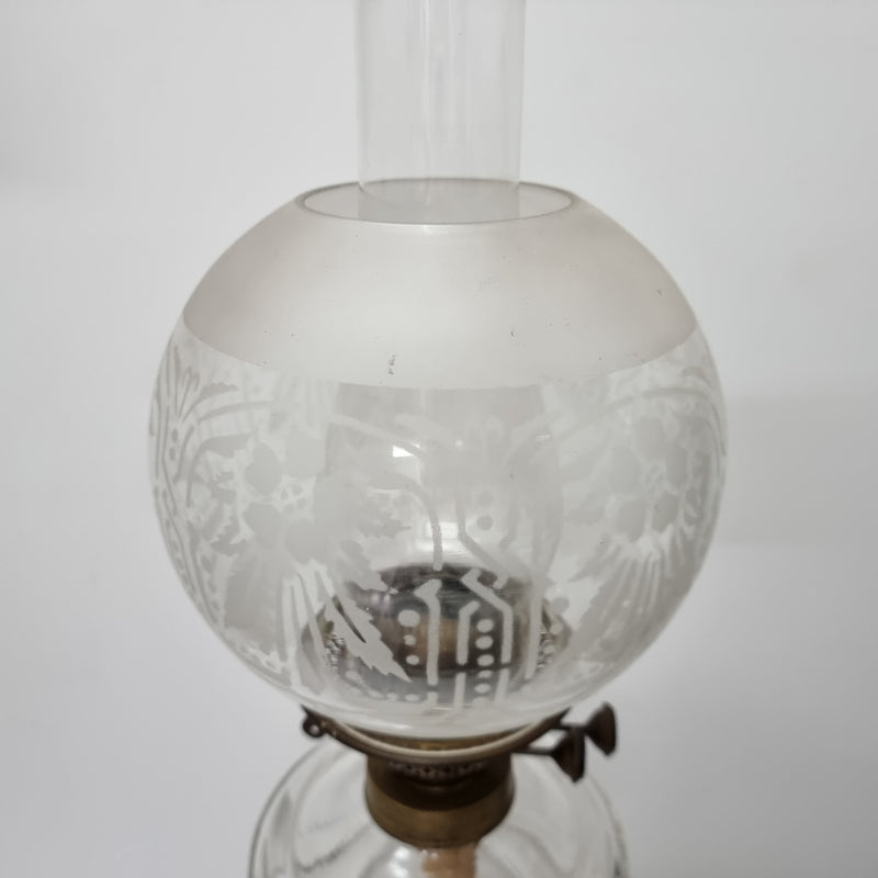 Great original condition Victorian brass banquet lamp with original shade. Please view photos as they form part of the description.