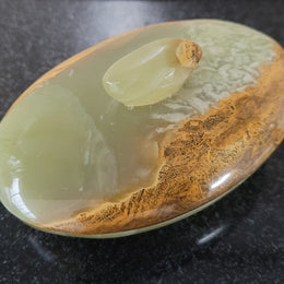 Stunning Vintage onyx marble trinket box and lid. It is in good original condition, please view photos as they help form part of the description.