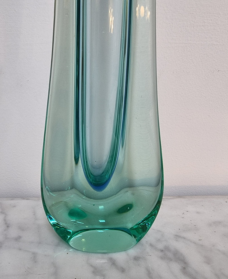 Beautiful green Murano style glass vase, it is in good original condition with no chips or cracks. Please view photos as they help form part of the description.