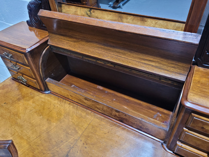 An elegant Victorian Figured Walnut dressing table with tilit mirror and a stunning fine Firgured Walnut serpentine shaped front. It has been sourced locally and is in good original detailed condition.