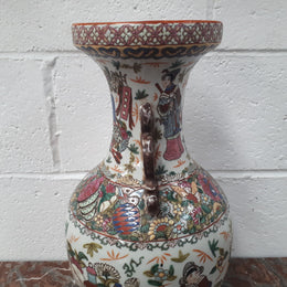 Antique 19th Century Chinese export hand-painted Qing Dynasty vase. Chien-Lung base. Rego mark to (1736-1795)