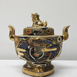 Anqtique Satsuma Koro vase with lid, in good original condition. Please view photos as they form part of the description.