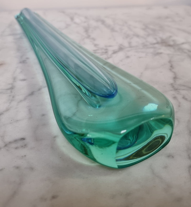 Beautiful green Murano style glass vase, it is in good original condition with no chips or cracks. Please view photos as they help form part of the description.