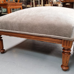 Lovely French Louis 16th style large walnut footstool with light grey upholstery. Circa:1900. In good detailed condition.