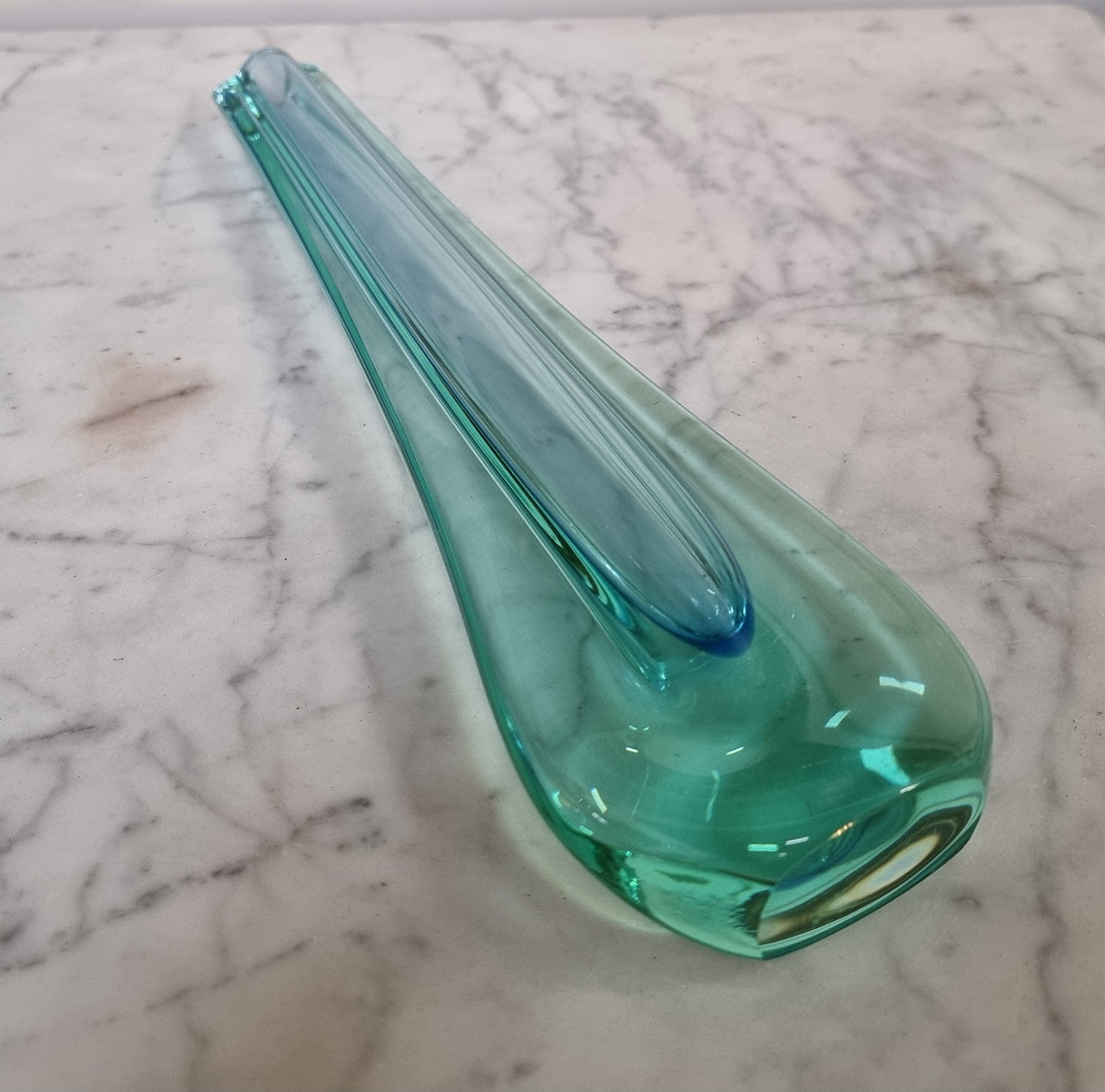 Beautiful green Murano style glass vase, it is in good original condition with no chips or cracks. Please view photos as they help form part of the description.