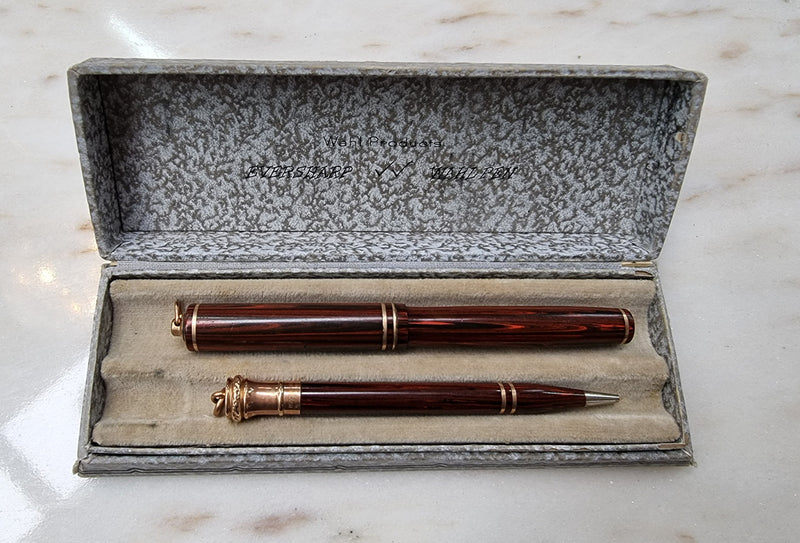 Fabulous Antique Wahl Eversharp and woodgrain pen set with a 14 k Gold Nib. Made in USA .
