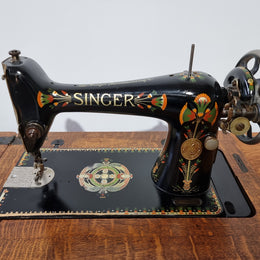 Beautiful Singer sewing machine in an Oak case with six drawers, in mint condition for its age.
