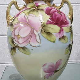 Lovely hand painted double handled vase in great original condition. Please see photos as it forms part of the description.