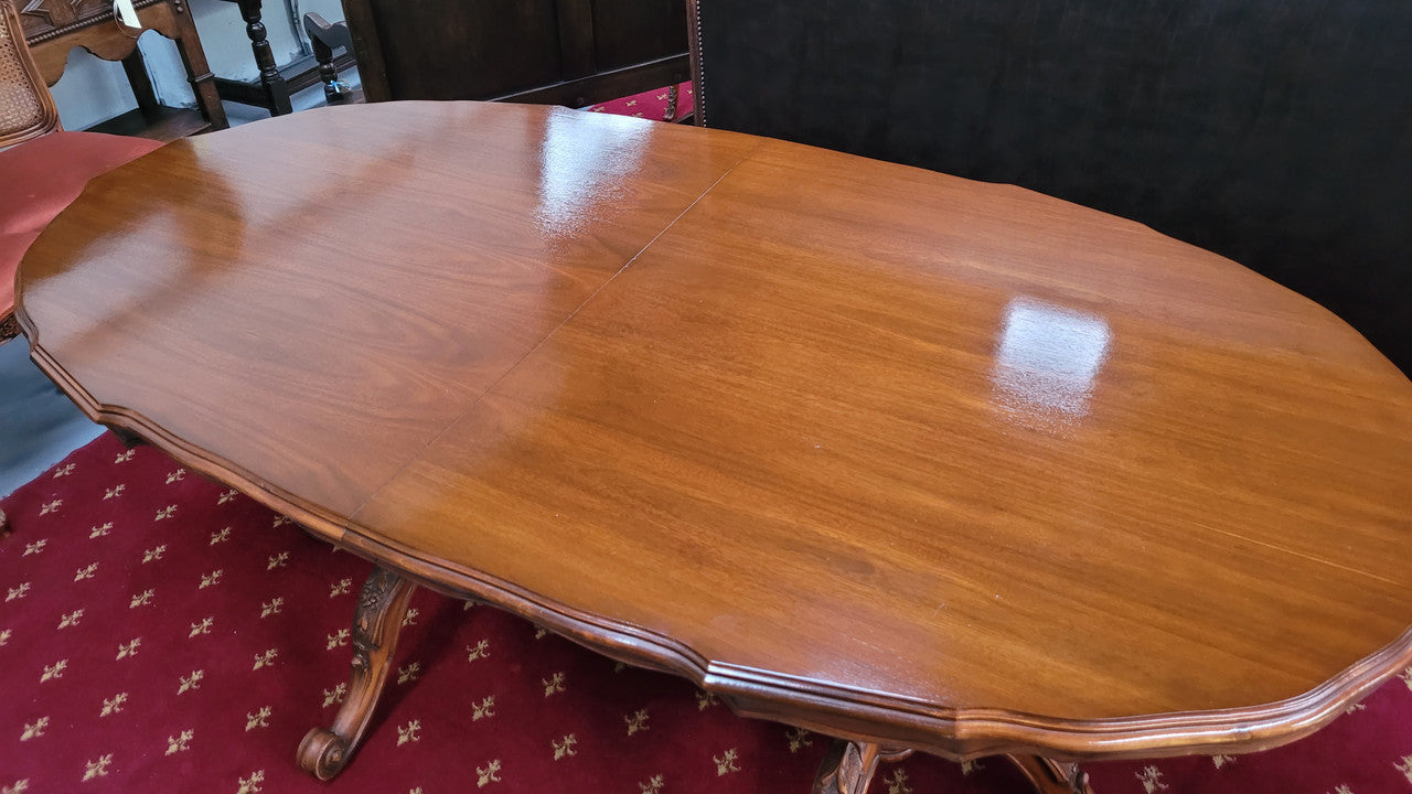 Antique Victorian Style Oval Dining Table