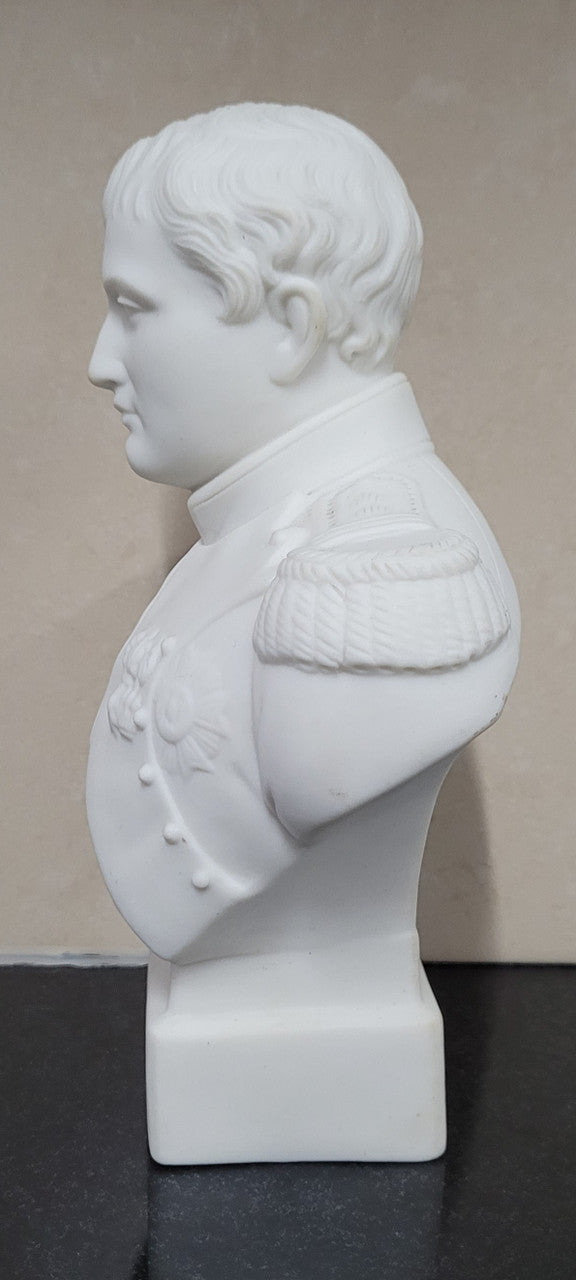Bust of Napoleon by Robinson & Leadbeater Stoke on Trent. Robinson & Leadbeater produced parian ware in Stoke on Trent from the mid 1880s, into the twentieth century. They were renown for the fine detail of their Victorian busts. This Napoleon bust is in good original condition, please view photos as they help form part of the description.