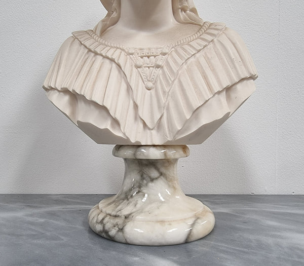 A Giannelli signed Angelica Maria bust on a white marble base. It is in good original condition with no faults.