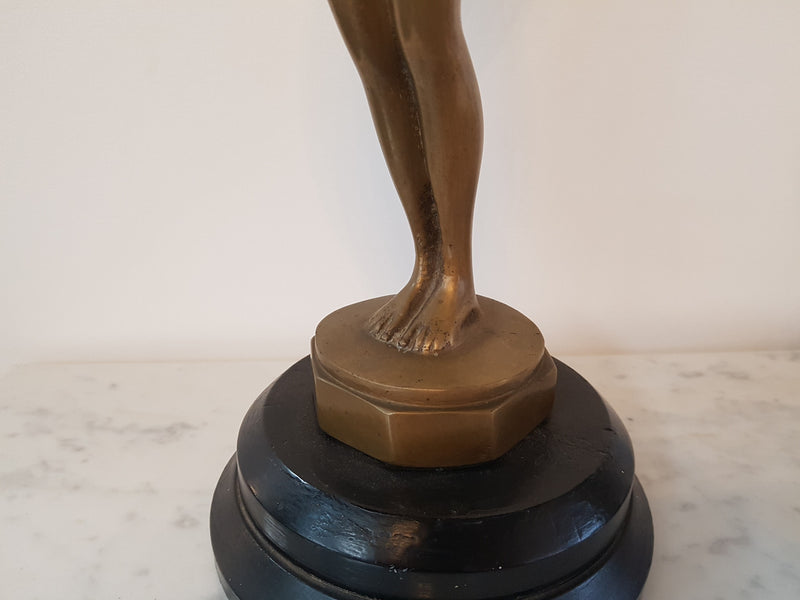 Here we have a lovely circa 1930's solid Art Deco bronze statue of a female on a wooden base. In good original condition.