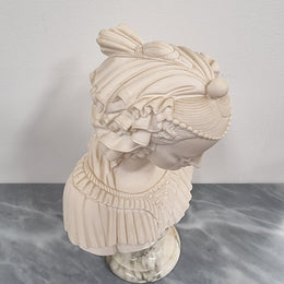 A Giannelli signed Angelica Maria bust on a white marble base. It is in good original condition with no faults.