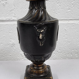 Lovely Victorian Wedgwood Georgian style small urn. In good original condition, please view photos as they help form part of the description.