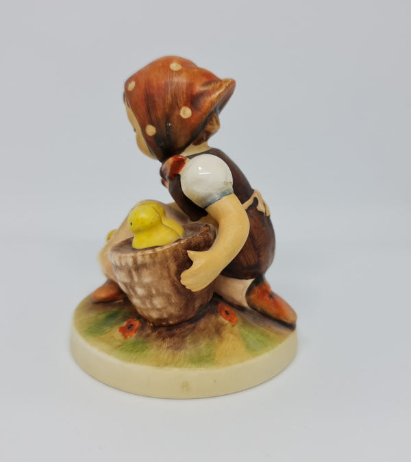 Gorgeous Hummel chick girl figurine, marked 50/7. In great original condition.