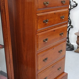 Lovely Antique English walnut tallboy/ chest of drawers. There are five drawers which all differ in sizes and have lovely hardware. It is in good original detailed condition.