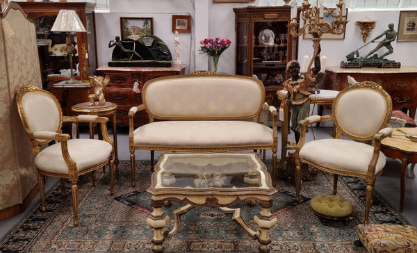 French Louis XVI style salon lounge suite with amazing like new upholstery. In good original condition and with like new fabric upholstery with very little sign of use. Please request more photos if required as they help form part of the description.