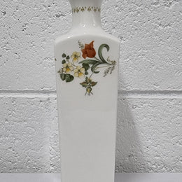 Lovely floral Wedgwood white vase with a pretty design in good condition, please view photos as they help form part of the description.