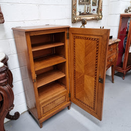 French Art Deco inlaid Oak curio/side cabinet with a lift up top and glass underneath. There are two fixed shelves, two adjustable shelves and one hidden drawer. Sourced from France and in good original condition.