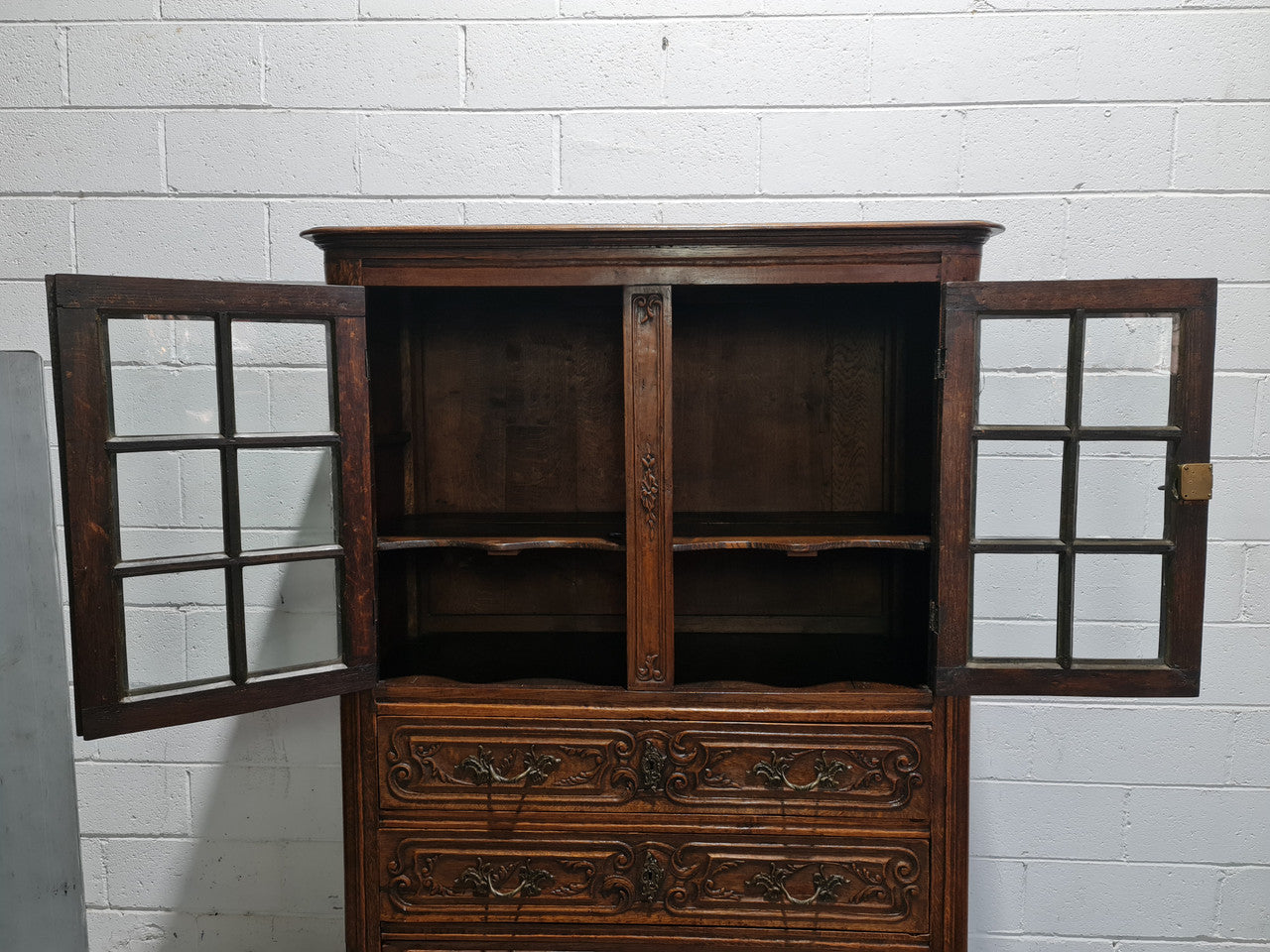 Rare French 18th Century Louis XVth style Oak linen press / display / cupboard. In very good original detailed condition.