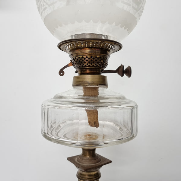 Great original condition Victorian brass banquet lamp with original shade. Please view photos as they form part of the description.