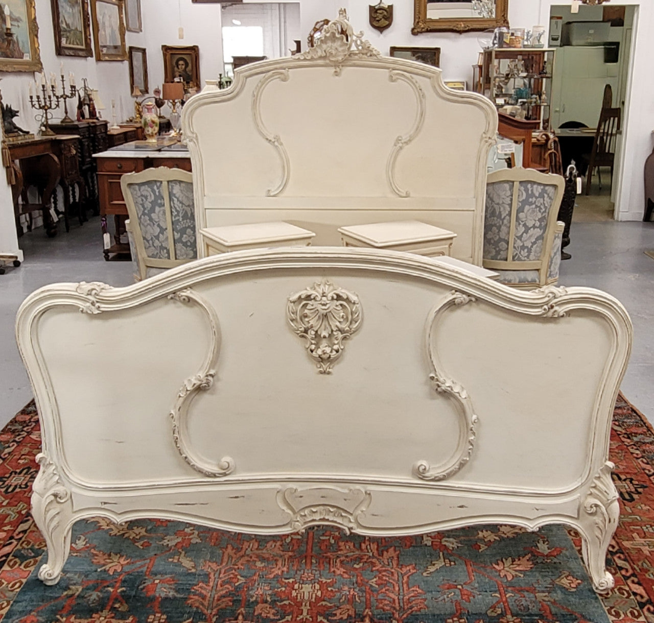 French Louis 15th Style French queen size bed and rails with custom made slats in distressed chalk painted finish. It has been sourced from France and is in good original detailed condition.