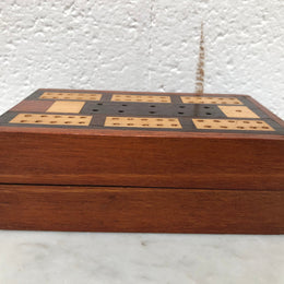 Vintage inlaid wooden Cribbage box. In good clean original condition.