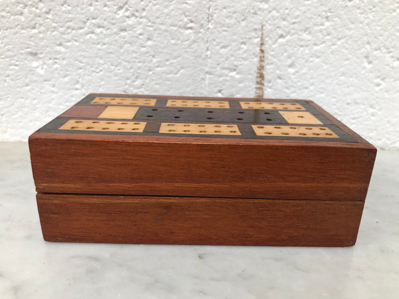 Vintage inlaid wooden Cribbage box. In good clean original condition.