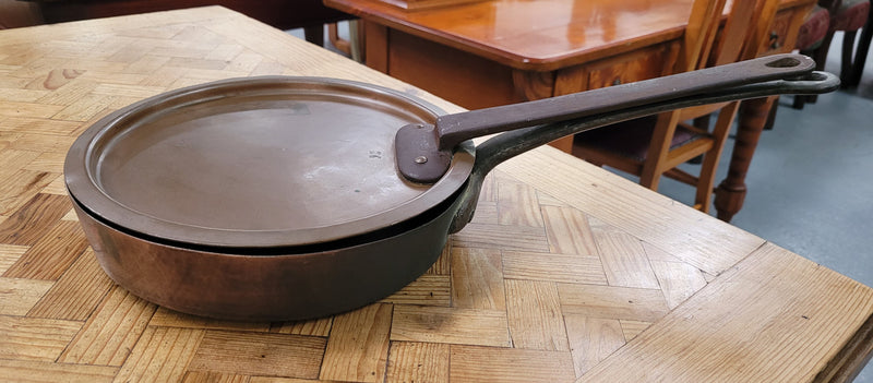 Heavy French 19th century frying pan skillet with lid. It has been sourced from France and is in good original detailed condition.