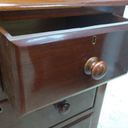 Beautiful Small Set of Mahogany Chest of Drawers