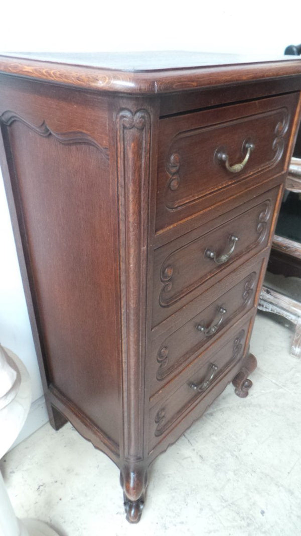 A beautiful French petite Oak carved chest of drawers. It comes with four drawers and plenty of room. It is in very good original condition. Ideal for smaller spaces or apartments.