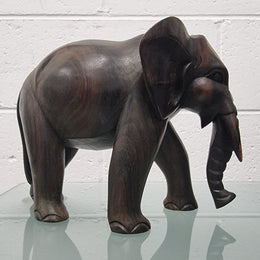 Lovely vintage ebony elephant, in good original condition.