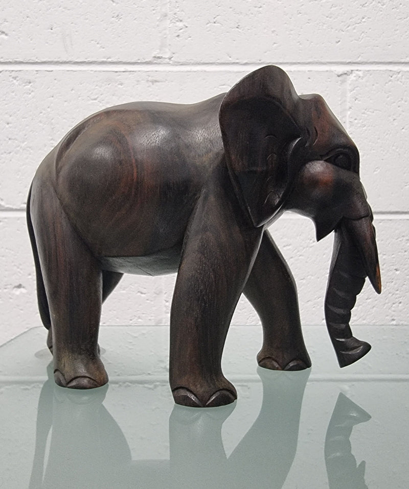 Lovely vintage ebony elephant, in good original condition.