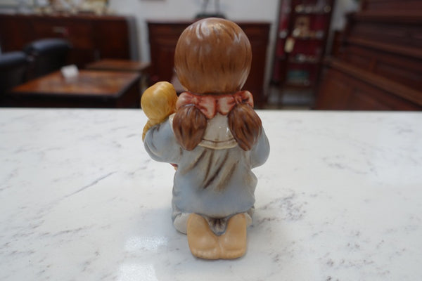 This is a gorgeous Goebel figurine of a little girl praying with her doll. Standing at 11 cm tall and in good original condition.