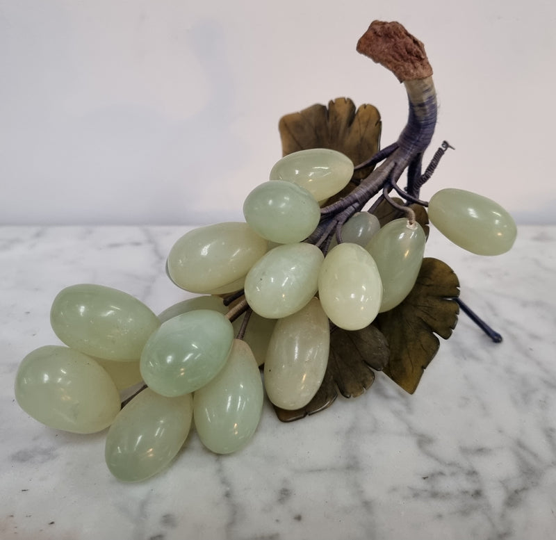 Stunning Vintage Chinese jade grapes that would make a lovely display. They arte in good original condition, please view photos as they help form part of the description.