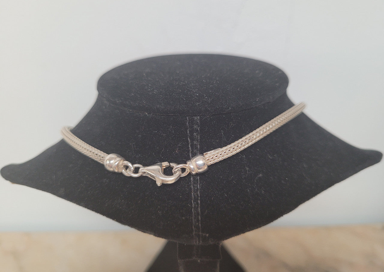 Beautiful Italian sterling silver woven double heart necklace. In good condition.