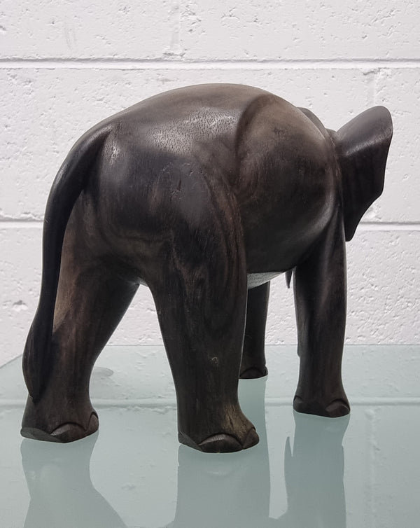 Lovely vintage ebony elephant, in good original condition.