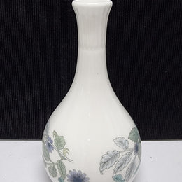 Lovely Wedgwood Clementine bone china vase with a floral design. In good original condition. Please view photos as they help form part of the description.