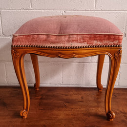 Beautiful French provincial stool with lovely floral tapestry. In used condition. Please see photos as they form part of the description.