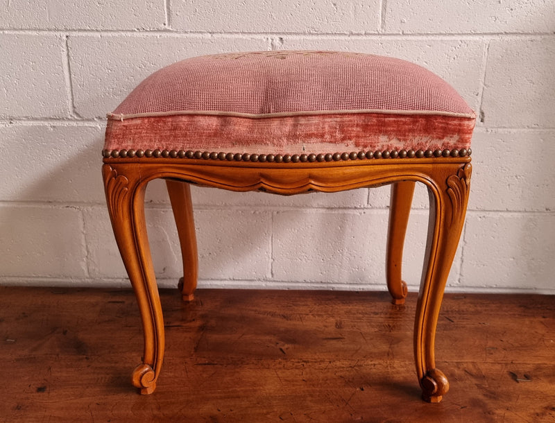 Beautiful French provincial stool with lovely floral tapestry. In used condition. Please see photos as they form part of the description.
