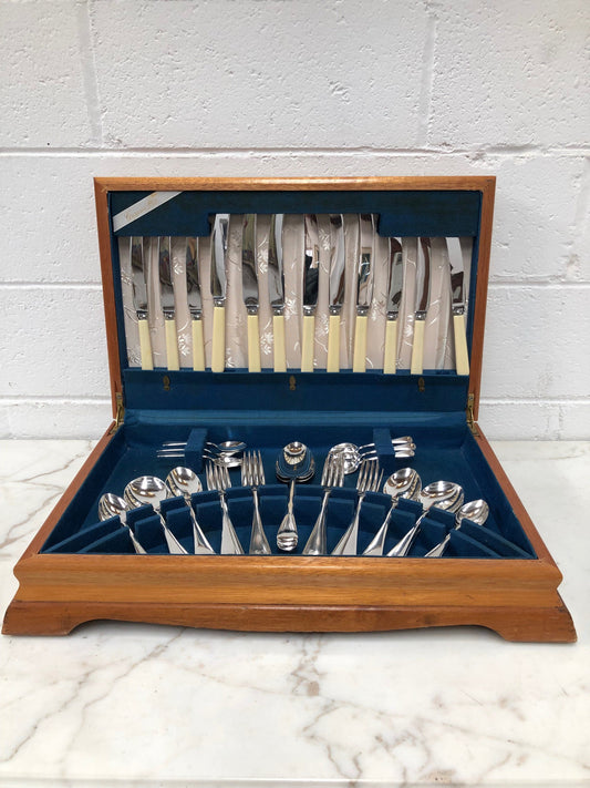 boxed Art deco Walnut grosvenor silver plate Cutlery set for 6 people