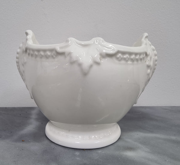 Lovely white shell shaped Coalport bowl . In good original condition with no chips or cracks, please view photos as they help form part of the description.
