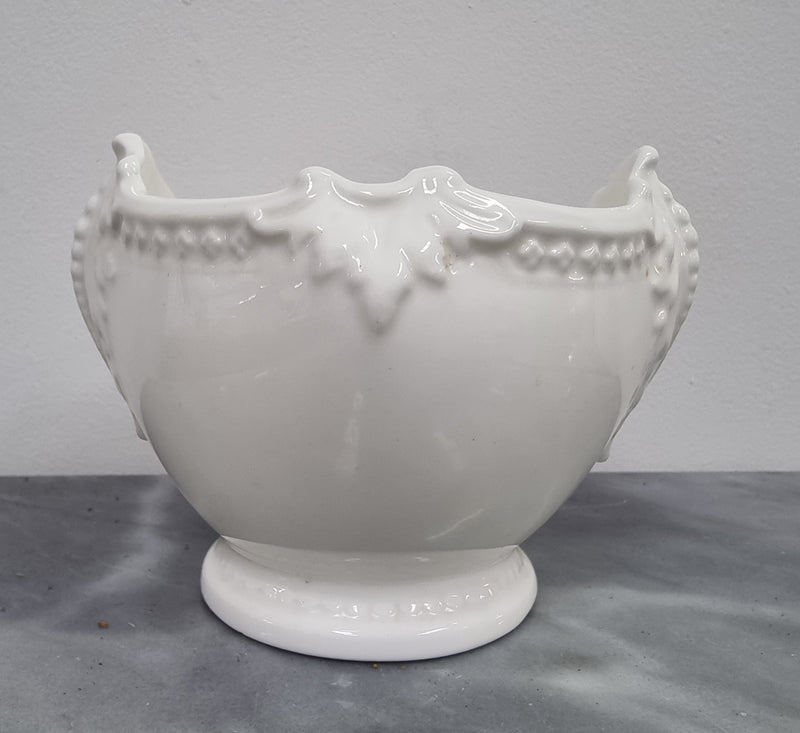 Lovely white shell shaped Coalport bowl . In good original condition with no chips or cracks, please view photos as they help form part of the description.