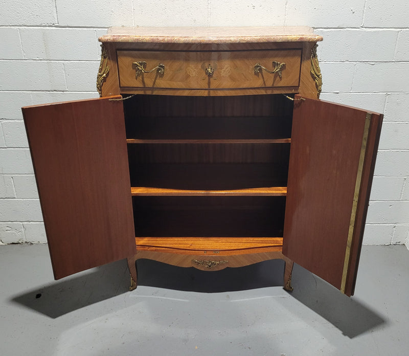 French Louis XV style marquetry inlaid marble top side cabinet. It has one drawer at the top and two doors open up to two adjustable shelves. It has beautiful coloured marble and decorative mounts. In good original detailed condition.