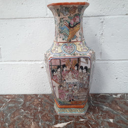Antique Chinese export 19th Century hand-painted Famille Jaune vase. Chien-Lung seal mark to (1736-1795)