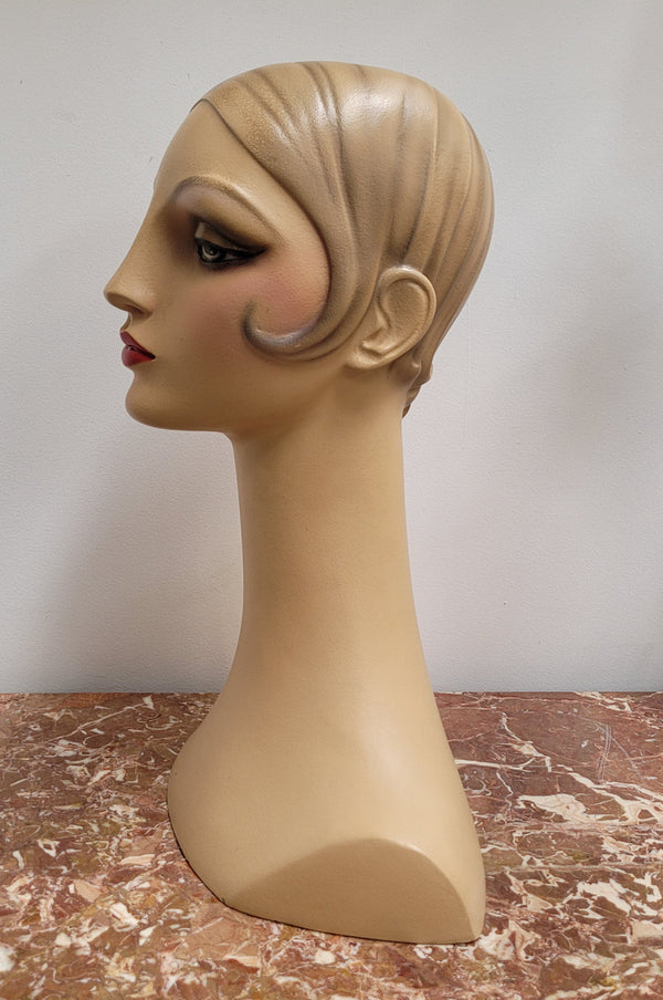 Elegant Vintage deco style mannequin head and shoulders in very good condition.