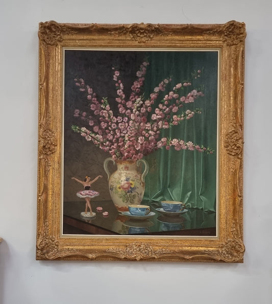 Beautifully framed signed Dutch floral oil on canvas of a beautiful vase of flowers and in a decorative frame. It is in good original detailed condition.