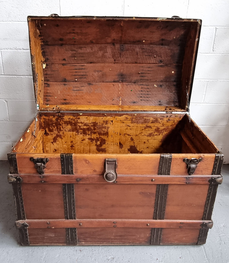 Late Victorian Saratoga dome top travelling trunk. It is in good detailed condition. Please see photos as it forms part of the description.