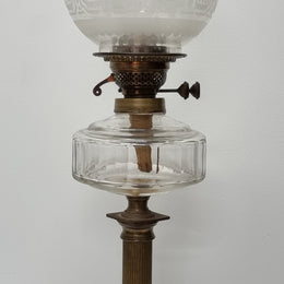 Great original condition Victorian brass banquet lamp with original shade. Please view photos as they form part of the description.