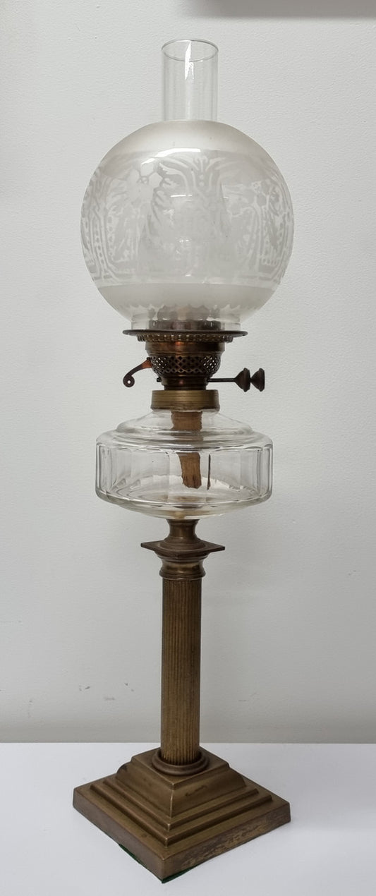 Great original condition Victorian brass banquet lamp with original shade. Please view photos as they form part of the description.